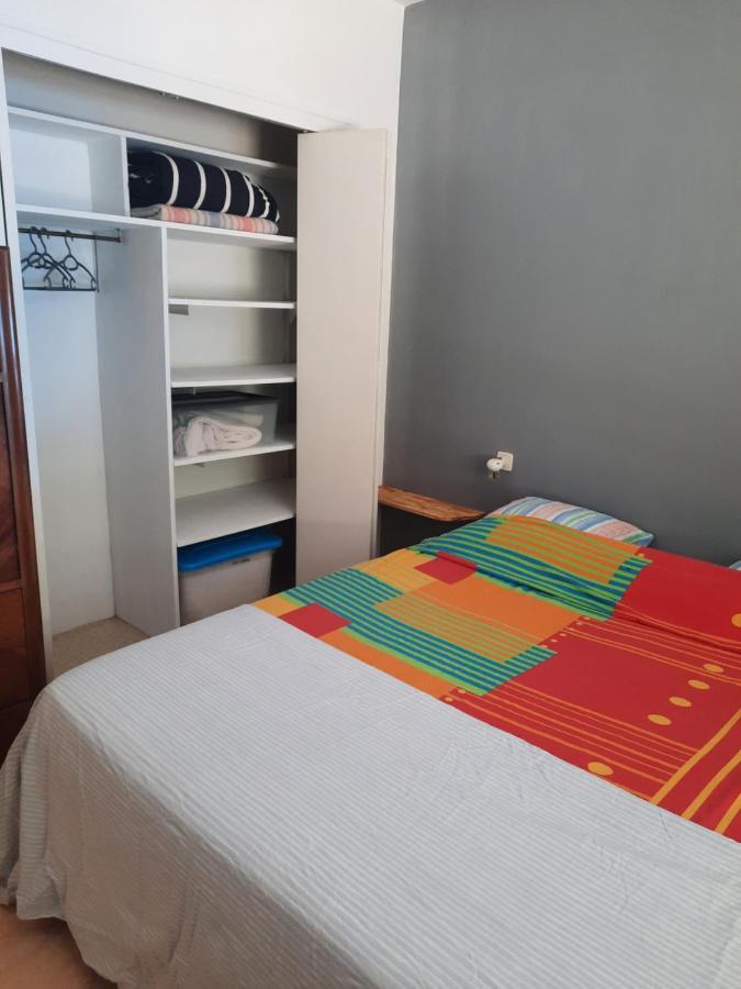 Les Coteaux De Planeze, Ideal Deplacement Pro, Chambres Individuelles Lit 160 Television Saint-Laurent-les-Tours Room photo